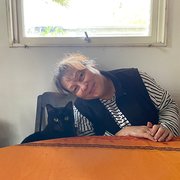 House Sitter - Solo female house sitter 