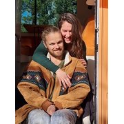 House Sitter - Animal loving, house sitting couple :)