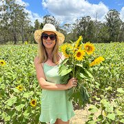 House Sitter - Single mature pet loving woman