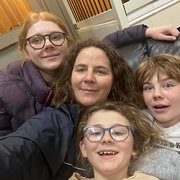 House Sitter - Animal Loving Family :) 