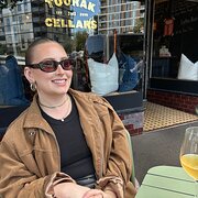 House Sitter - Portia