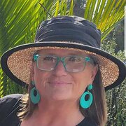 House Sitter - Reliable mature and kind lady