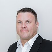 House Sitter - Commercial Manager who loves cats & dogs