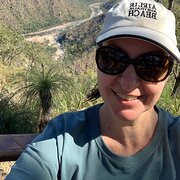 House Sitter - Quite lady 