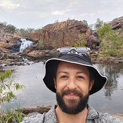 House Sitter - Sam, experienced gardener and pet-sitter