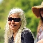 House Sitter - Jonquil