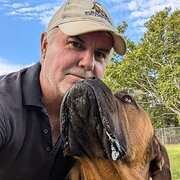 House Sitter - Dan - Enjoys pets' company