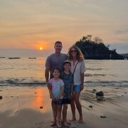 House Sitter - The Hills Family