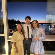 House Sitter - Joyful lady