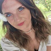 House Sitter - Julia