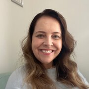 House Sitter - Animal loving travel part time nurse