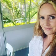 House Sitter - Abby - Mental Health worker + Student