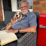 House Sitter - Energetic animal loving retired couple