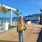 House Sitter - We are a married couple returning to aus