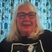 House Sitter - Vivian - Love Pets, Well Traveled