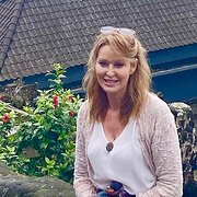 House Sitter - Solo active, caring and clean lady 