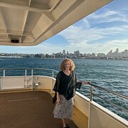 House Sitter - Mature professional lady 