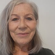 House Sitter - Retired Social Worker loves animals