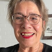 House Sitter - Active pensioner with a love of animals 