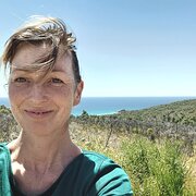 House Sitter - Cuddler of Critters: kind, tidy, savvy