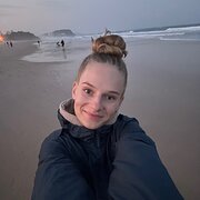 House Sitter - Julia