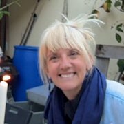 House Sitter - French Gwen visiting friends family 