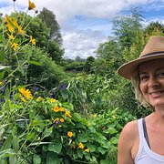 House Sitter - Author, Health and Wellness Practitioner