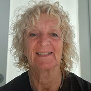 House Sitter - Healthy, energetic, caring mature woman.