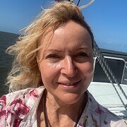 House Sitter - “Happy pets = happy holidays"