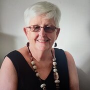 House Sitter - Helen