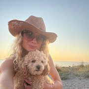 House Sitter - Hanna