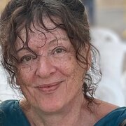 House Sitter - Animal loving teacher