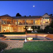 Home Owner wanting sitter in Melbourne , Victoria