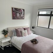 Home Owner wanting sitter in Melbourne, Victoria