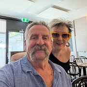 House Sitter - Di & Lindsay