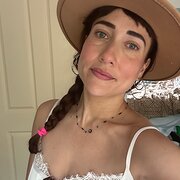 House Sitter - Thalia