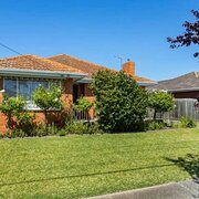 Home Owner wanting sitter in melbourne, Victoria