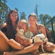 House Sitter - Trusted Full-Time Travelling Family of 3