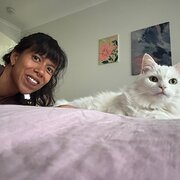 House Sitter - Julia