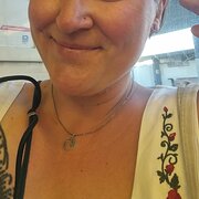 House Sitter - Pet-loving solo traveler :)