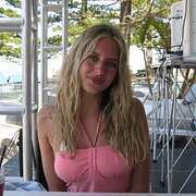 House Sitter - Holly 