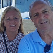 House Sitter - Reliable, trustworthy, pet lovers.