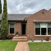 Home Owner wanting sitter in Melbourne, Victoria