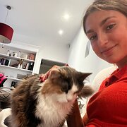 House Sitter - Anna Bellosta 
