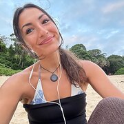 House Sitter - Isabelle
