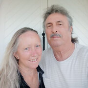 House Sitter - Creative Couple - 20 years experience