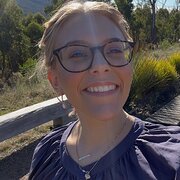 House Sitter - Hayley