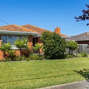Home Owner wanting sitter in melbourne, Victoria