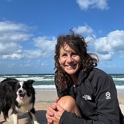 House Sitter - Beach girl 