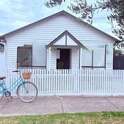 Home Owner wanting sitter in Melbourne , Victoria